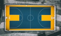 皇家马德里 vs 曼城：伯纳乌球场今晨正式点亮，贝林厄姆 vs 德布劳内的中场对决全球瞩目。